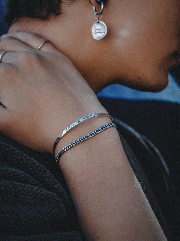 Pulsera artesanal de plata de La Orfebre Errante
