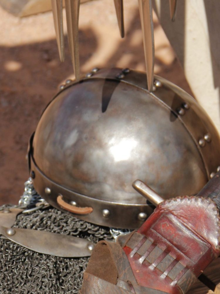 Casco y cota de malla artesanales de Tempus Ferri